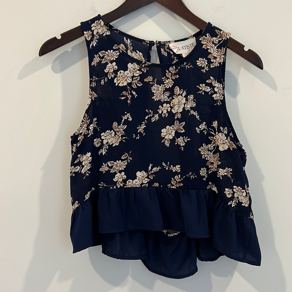 L'atiste by Amy Navy Floral Open Back Ruffle Crop Top. Size S
